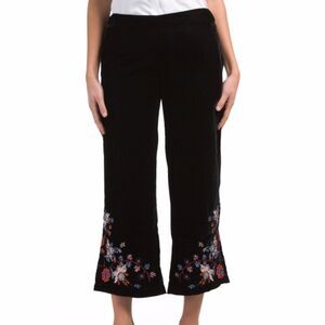 Beautiful velvet crop Ecru trousers Size L!